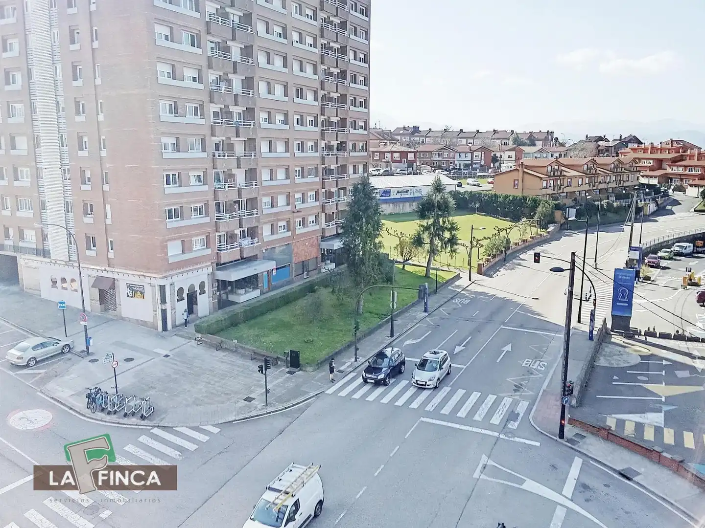 Vista exterior de Dúplex en venta en Oviedo  con Calefacción, Parquet y Trastero