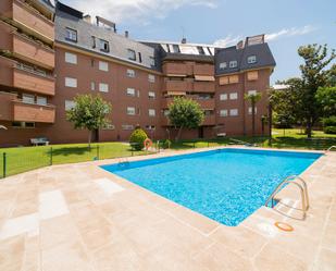 Swimming pool of Flat for sale in Majadahonda  with Air Conditioner and Terrace