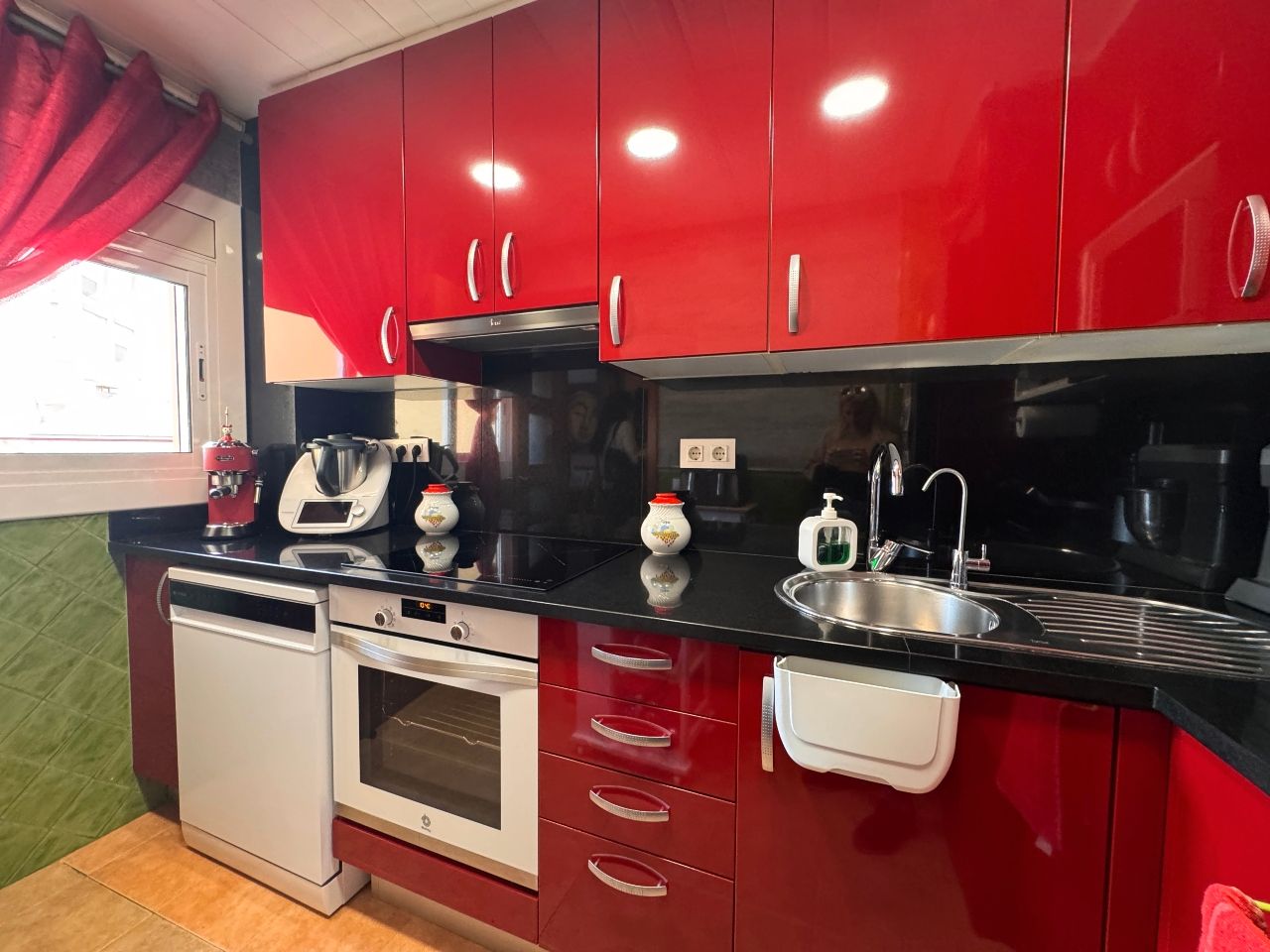 Kitchen of Flat for sale in La Bisbal d'Empordà  with Air Conditioner, Heating and Terrace