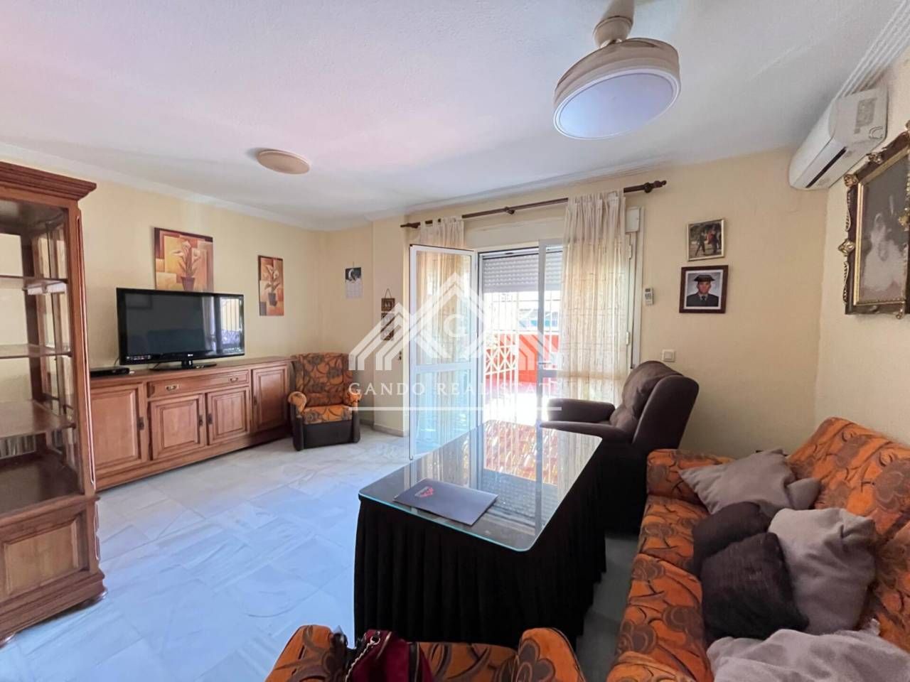 Sala d'estar de Pis en venda en Dos Hermanas amb Aire condicionat i Piscina comunitària