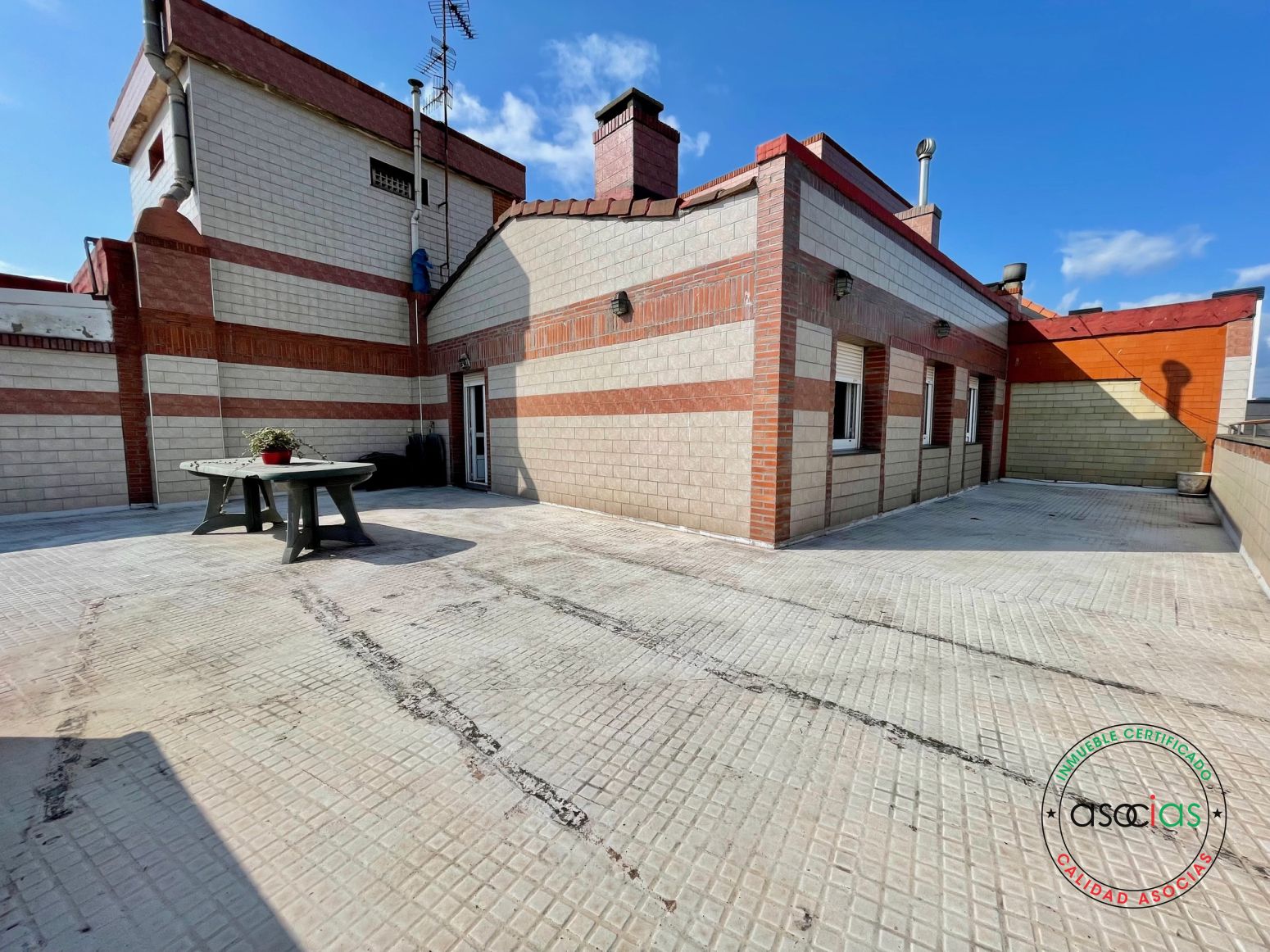 Vista exterior de Àtic en venda en Gijón  amb Terrassa i Moblat