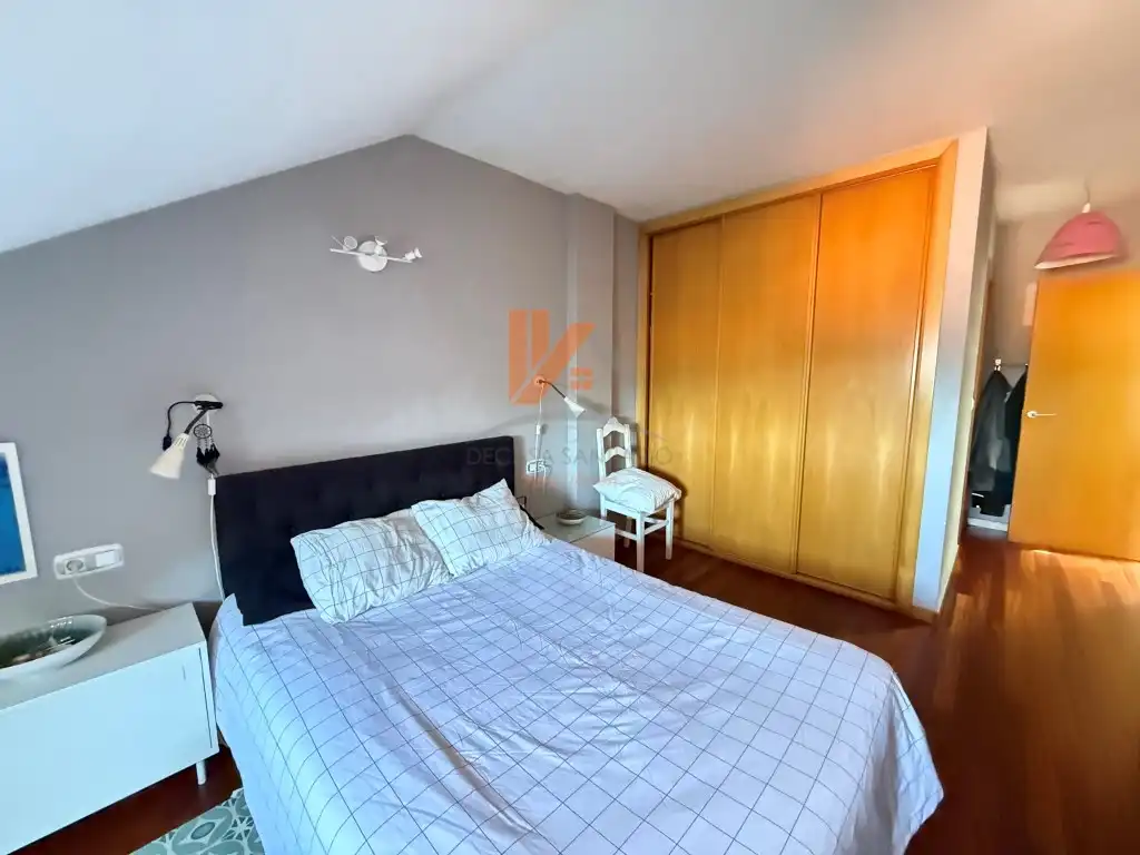 Schlafzimmer von Maisonette zum Verkauf in Ames mit Möbliert