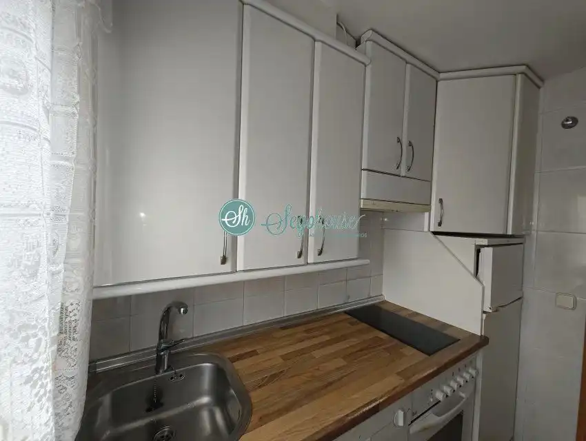 Cocina de Piso de alquiler en San Cristóbal de Segovia con Calefacción, Parquet y Amueblado