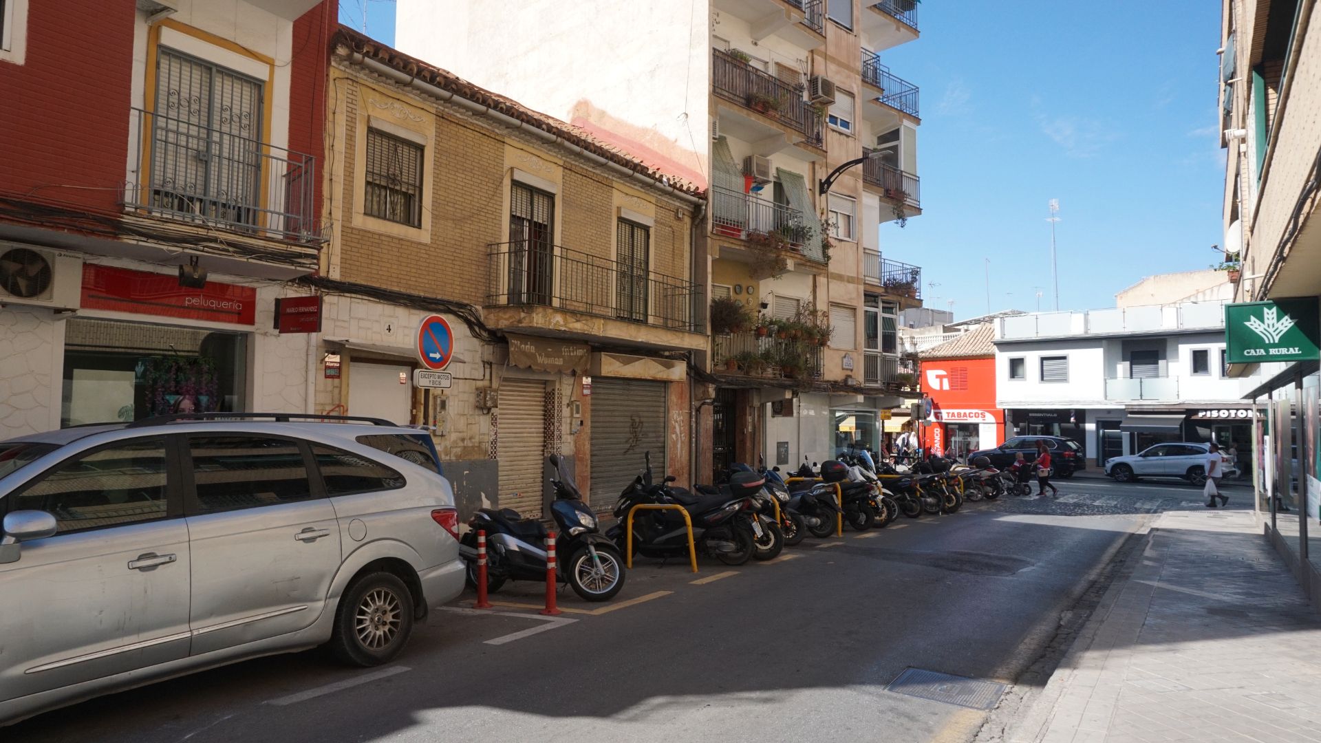 Vista exterior de Casa adosada en venta en  Granada Capital con Terraza y Amueblado
