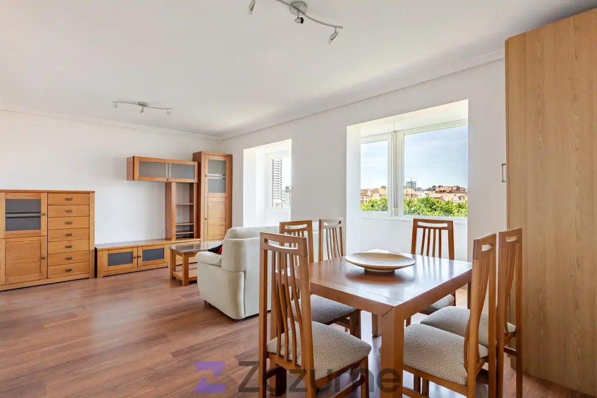 Comedor de Piso de alquiler en Madrid con Calefacción, Amueblado y Horno