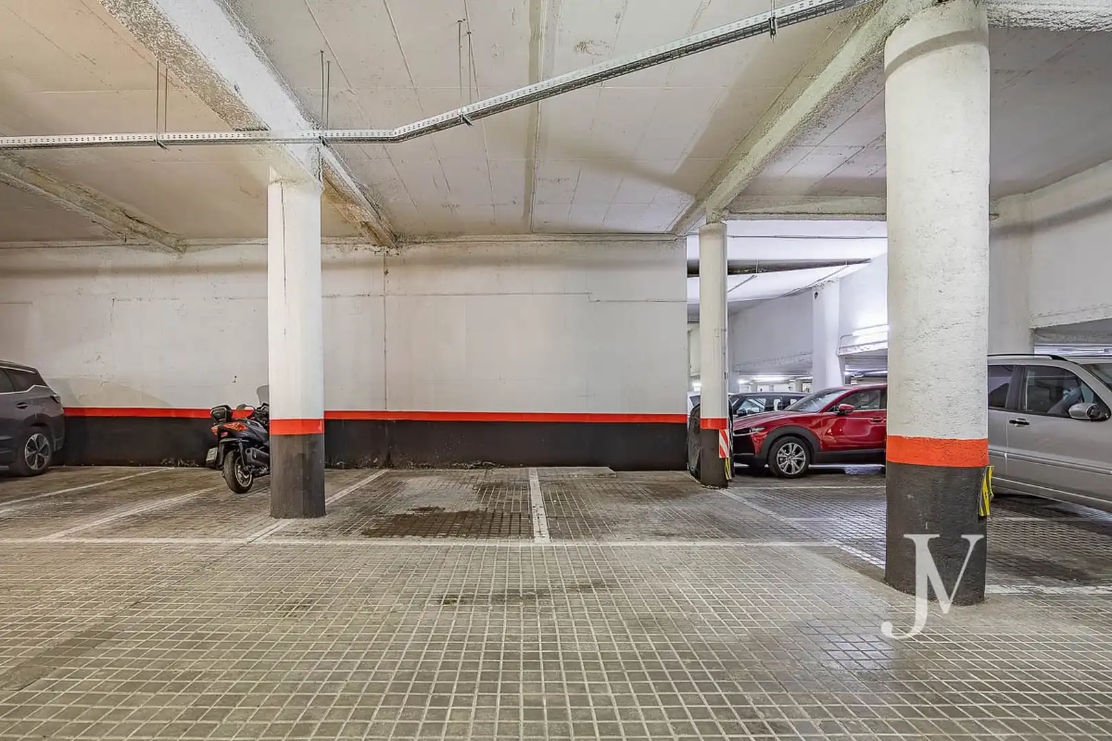Parking de Piso en venta en Madrid con Terraza, Trastero y Piscina comunitaria