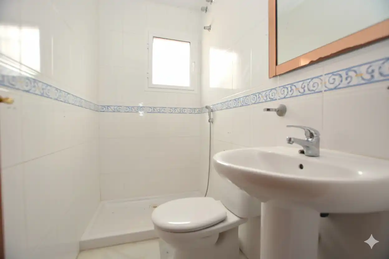 Baño de Casa adosada en venta en Pilas con Aire acondicionado
