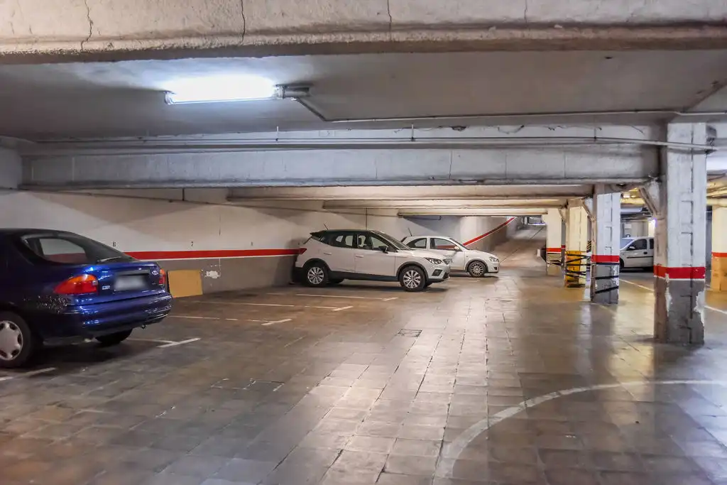 Aparcament de Garatge en venda en Centre - Sant Oleguer