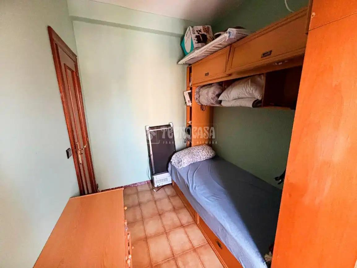 Bedroom of Flat for sale in Zaragoza  with Furnished and Balcony