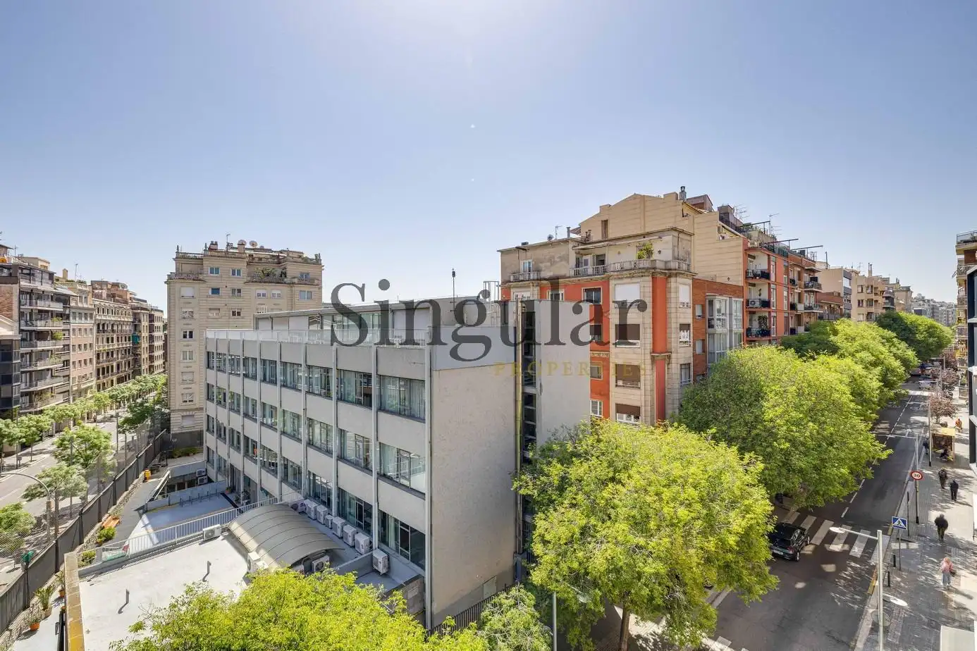 Vista exterior de Àtic en venda en Barcelona amb Aire condicionat, Calefacció i Parquet