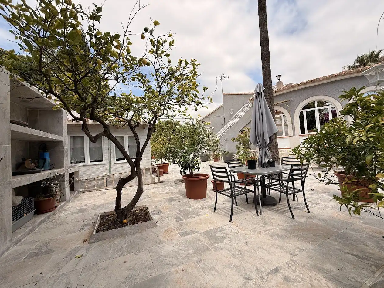 Terrassa de Casa o xalet en venda en El Campello amb Aire condicionat, Calefacció i Jardí privat