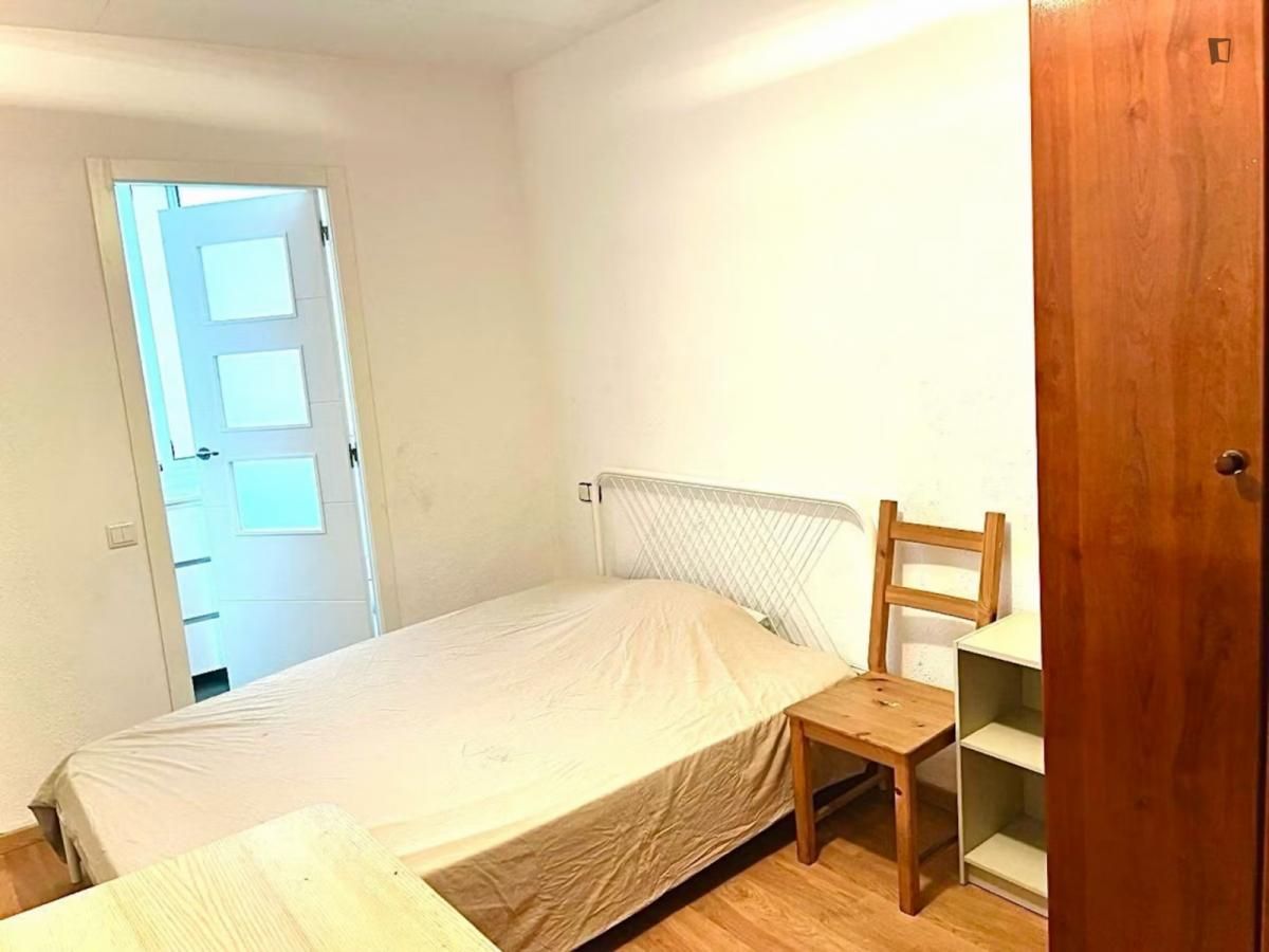 Dormitori de Apartament per a compartir en  Barcelona Capital amb Moblat, Rentadora i Internet