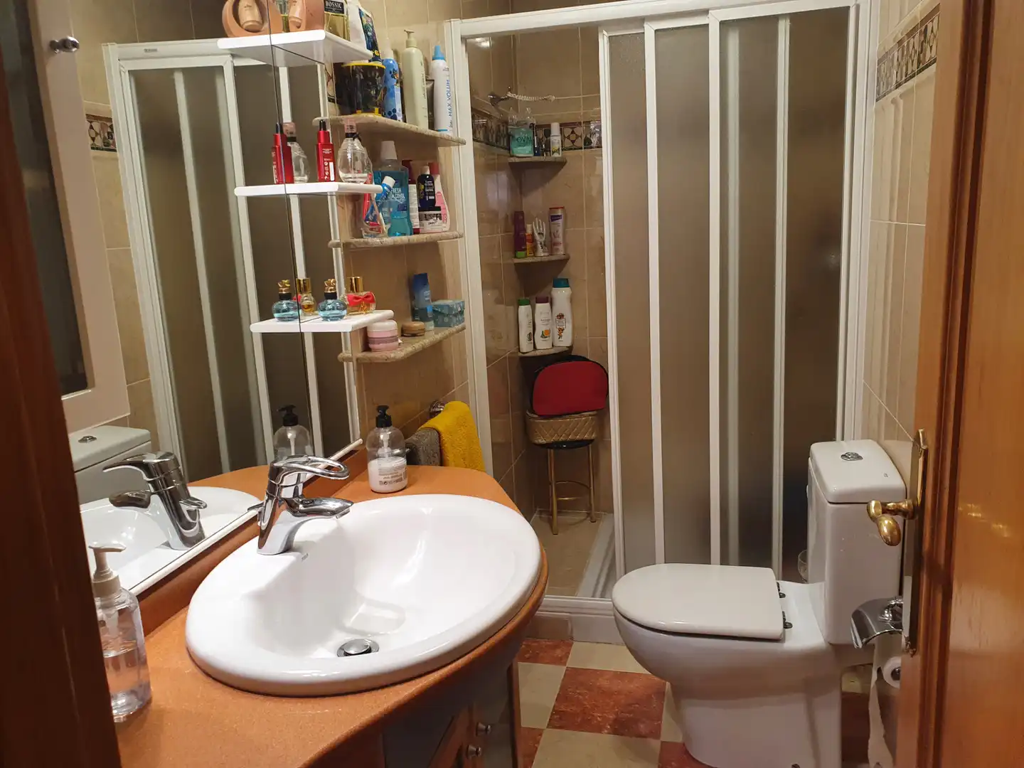 Bany de Casa o xalet en venda en León Capital  amb Calefacció, Jardí privat i Forn