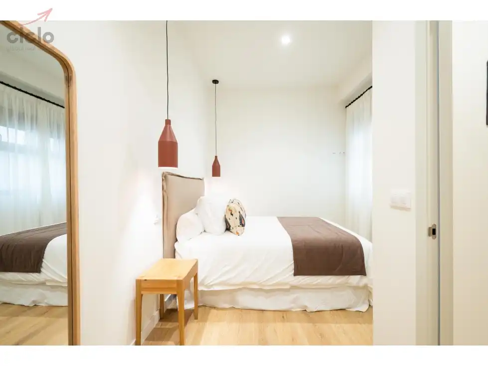 Habitación de Piso de alquiler en Sevilla con Terraza, Piscina y Amueblado