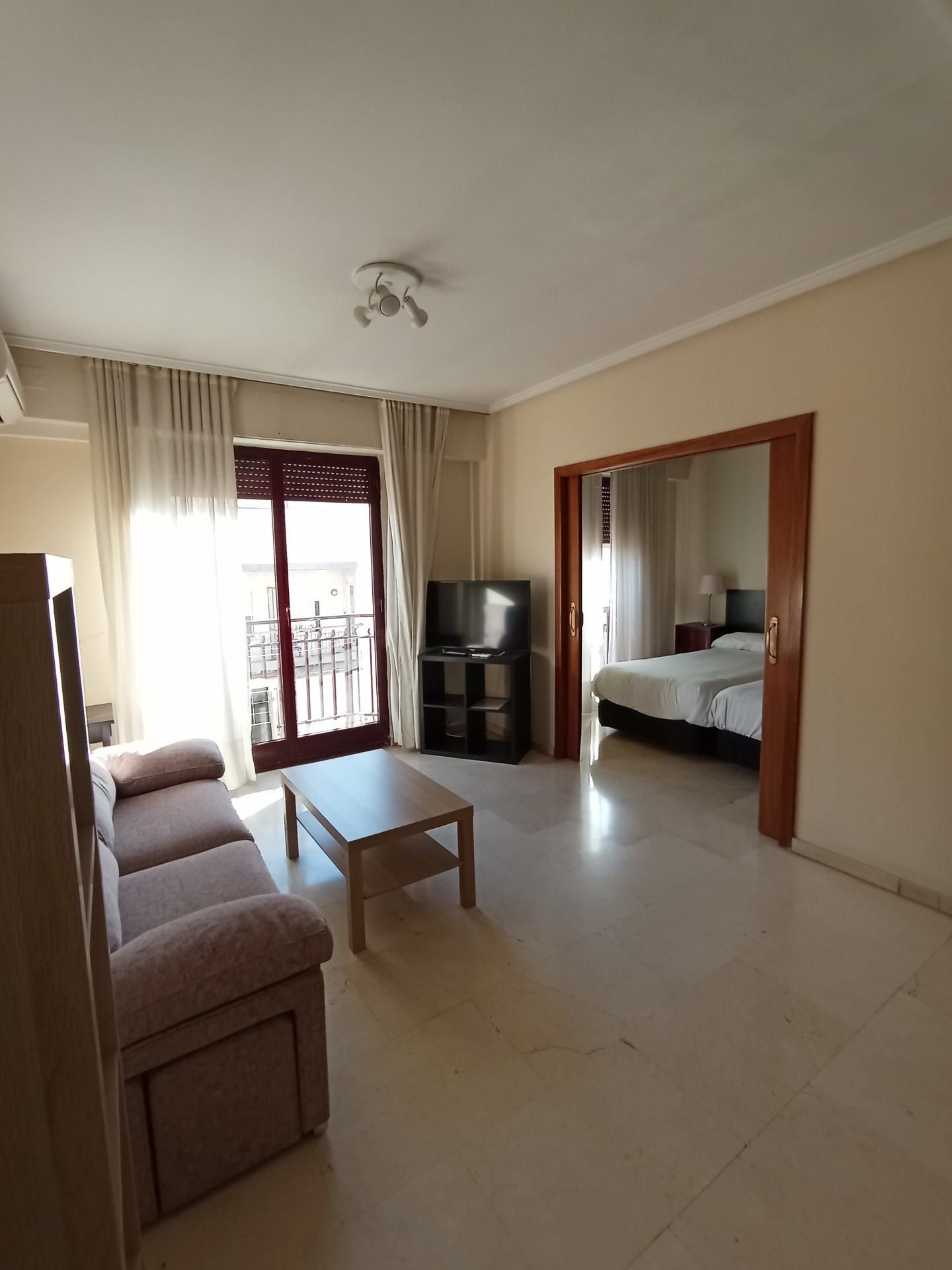 Sala d'estar de Pis de lloguer en  Madrid Capital amb Aire condicionat, Terrassa i Moblat