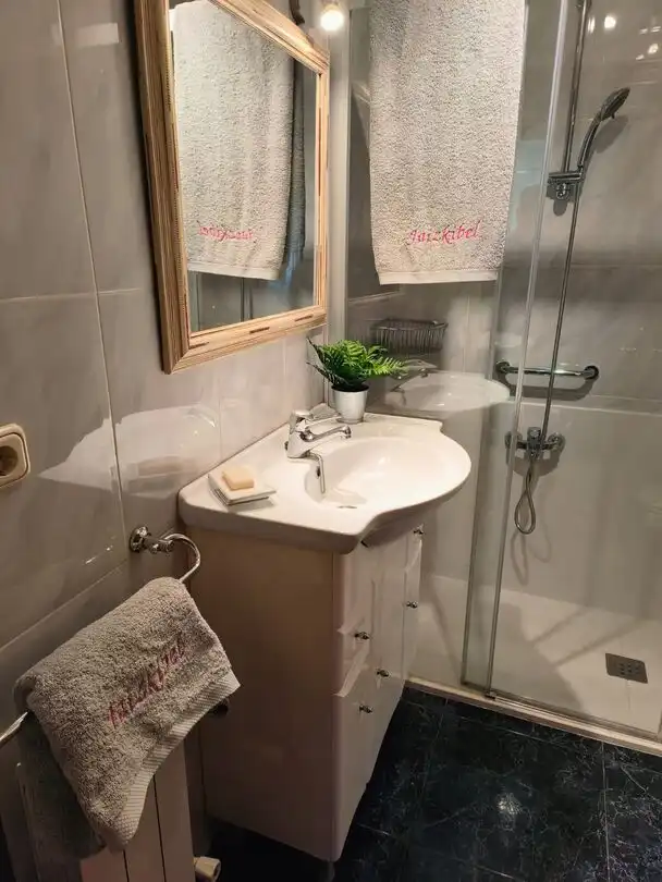 Baño de Piso en venta en Errenteria con Calefacción, Amueblado y Balcón