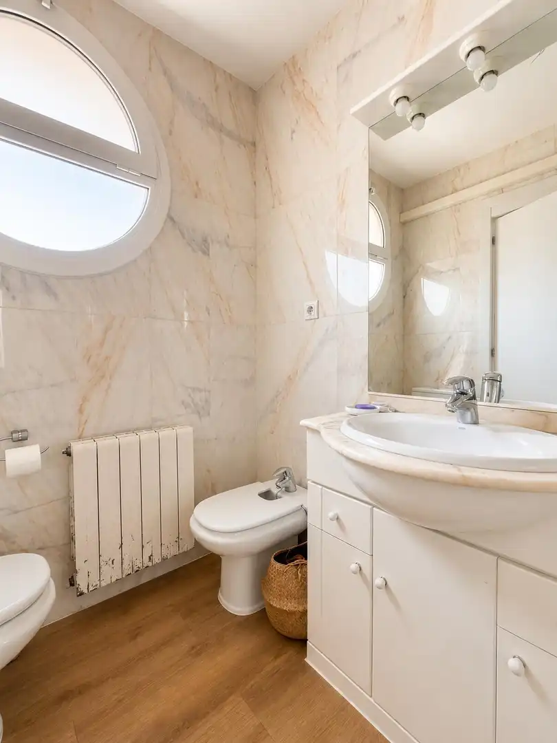 Baño de Casa adosada en venta en Cunit con Aire acondicionado, Calefacción y Jardín privado