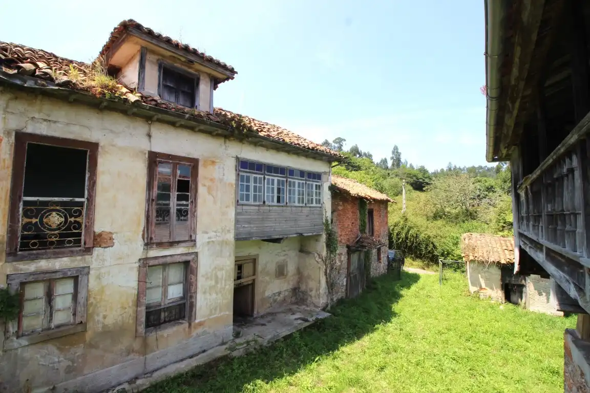 Außenansicht von Country house zum Verkauf in Castrillón mit Privatgarten und Balkon