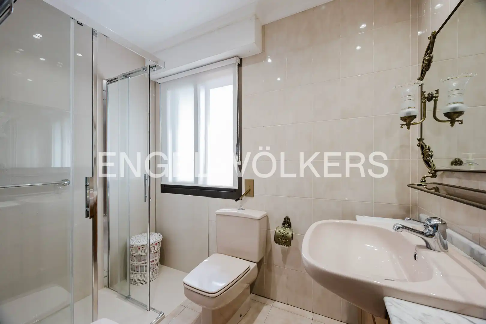 Bathroom of Houses for sale in Donostia - San Sebastián   with Air Conditioner, Heating and Private garden