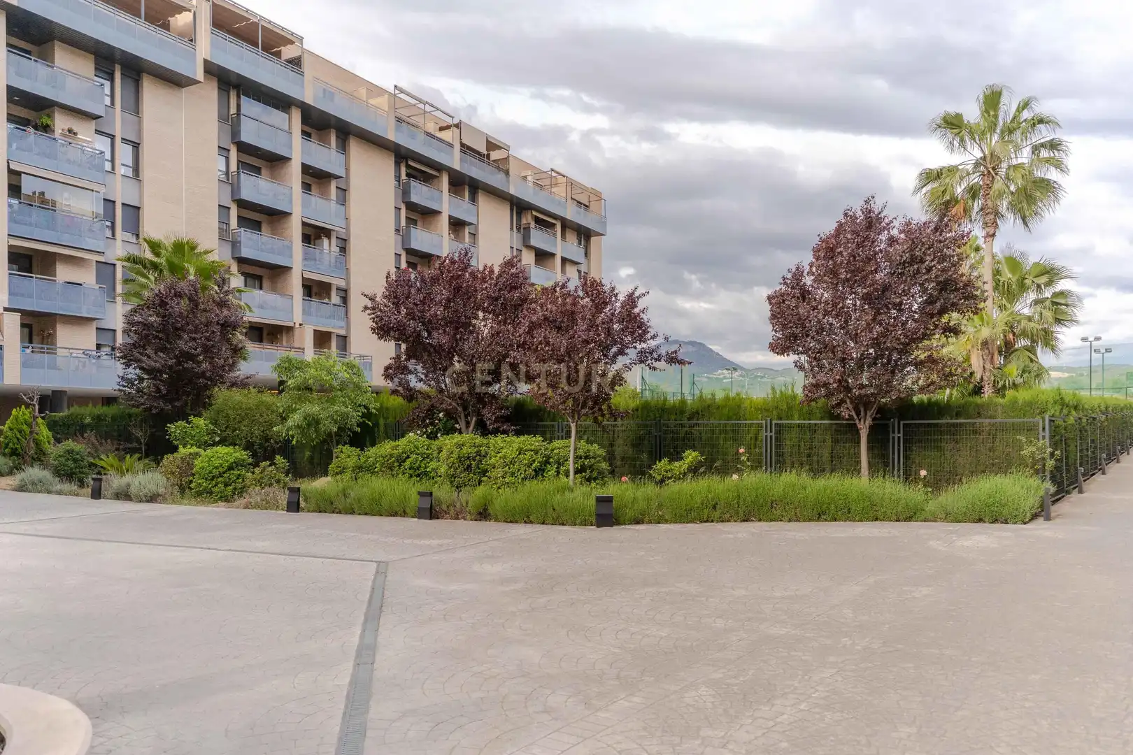 Terraza de Piso en venta en Granada con Jardín privado, Trastero y Piscina comunitaria