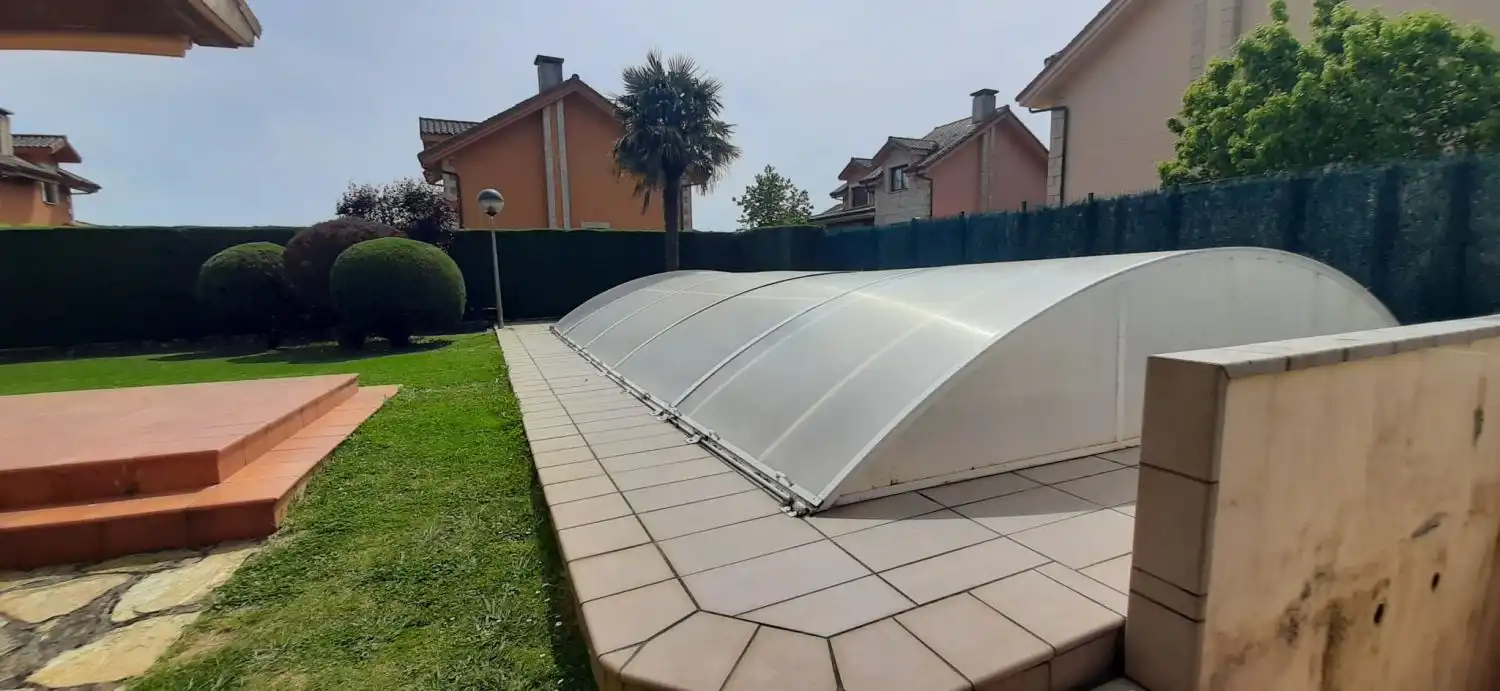 Piscina de Casa o xalet en venda en Argoños  amb Calefacció