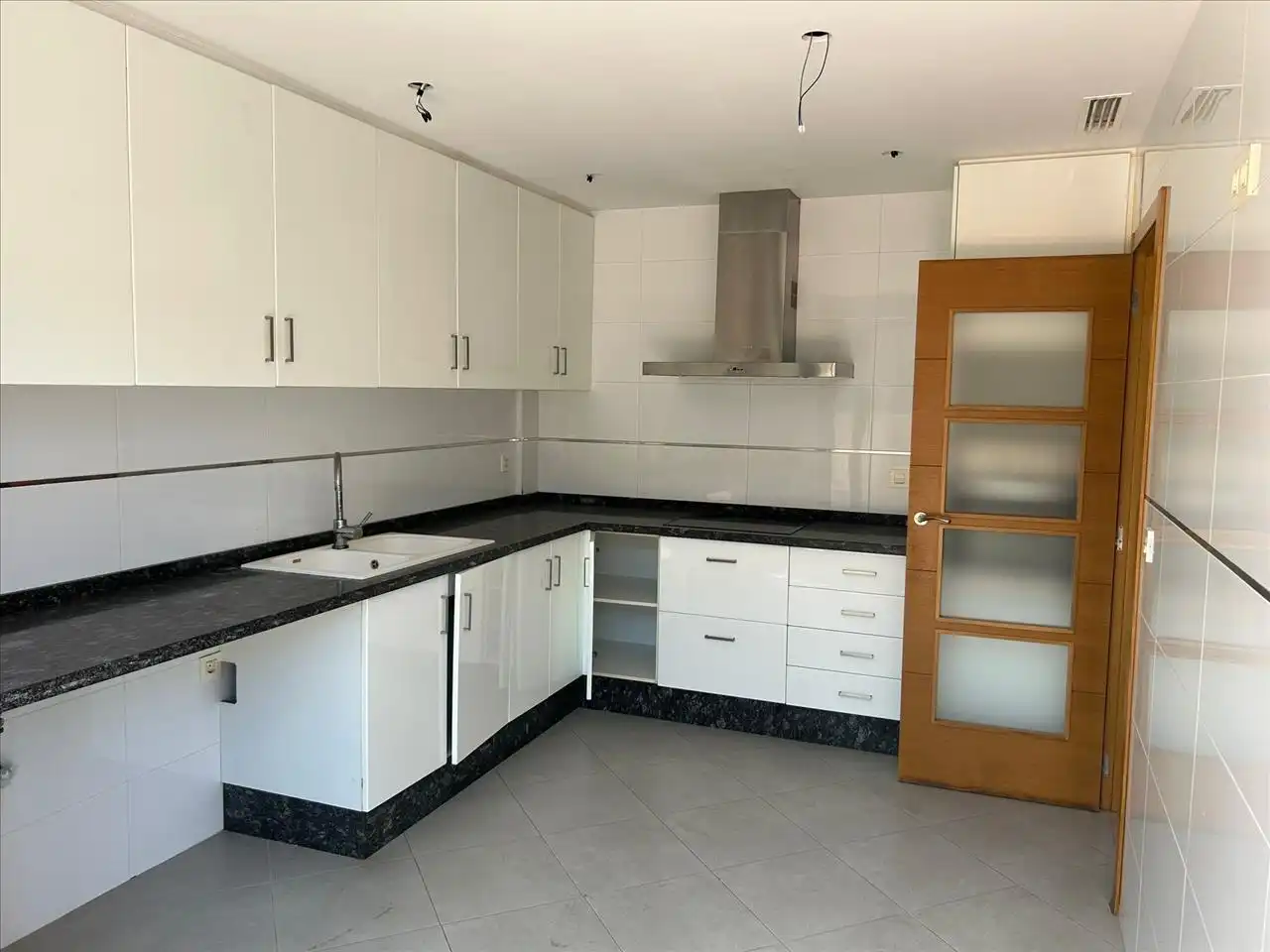 Cocina de Piso en venta en Valencia con Terraza y Trastero