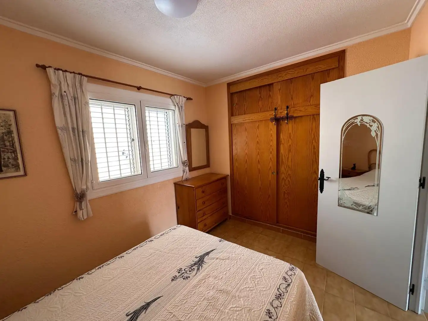 Habitación de Casa adosada en venta en Torrevieja con Amueblado