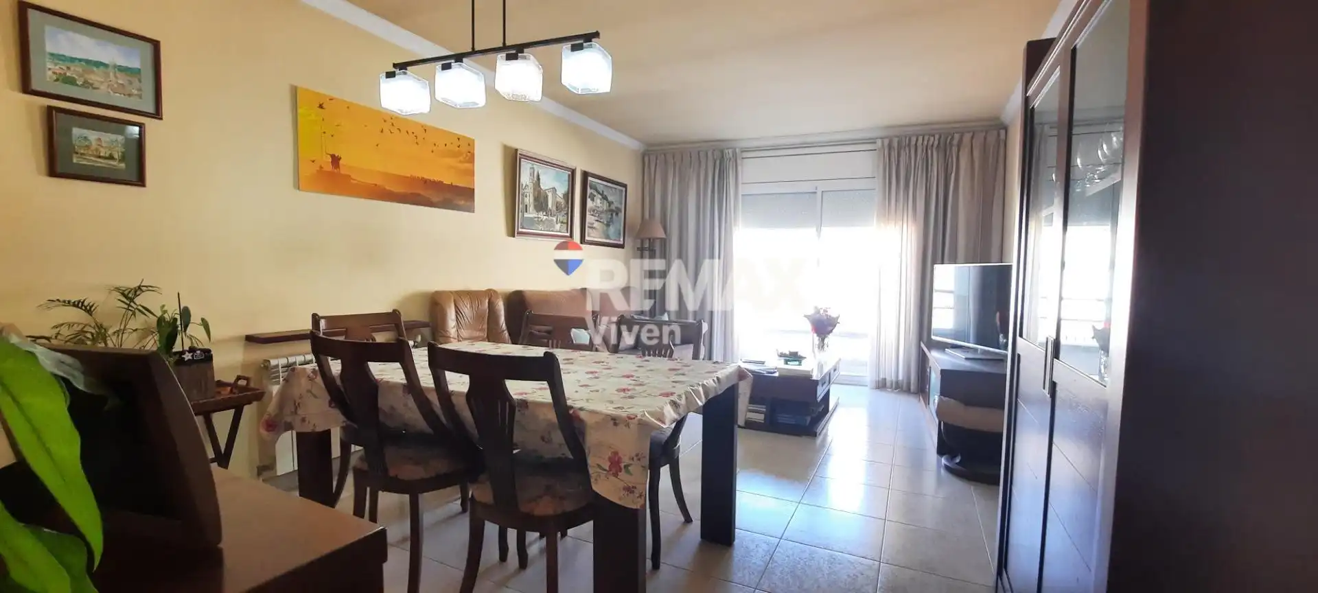 Sala de estar de Casa adosada en venta en Vilanova i la Geltrú con Aire acondicionado, Jardín privado y Terraza