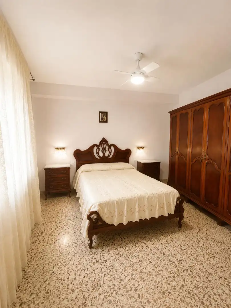 Bedroom of Flat for sale in Chiva  with Air Conditioner, Oven and Balcony