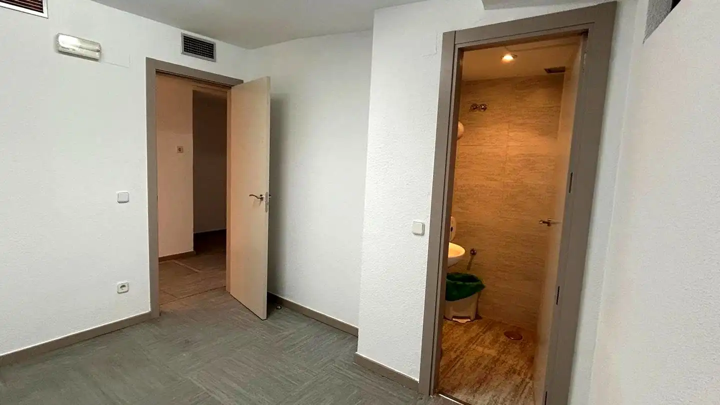 Bathroom of Commercial properties for rent in Torrejón de Ardoz  with Air Conditioner