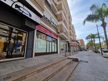Local comercial en venda a Avenida SALOBREÑA 25