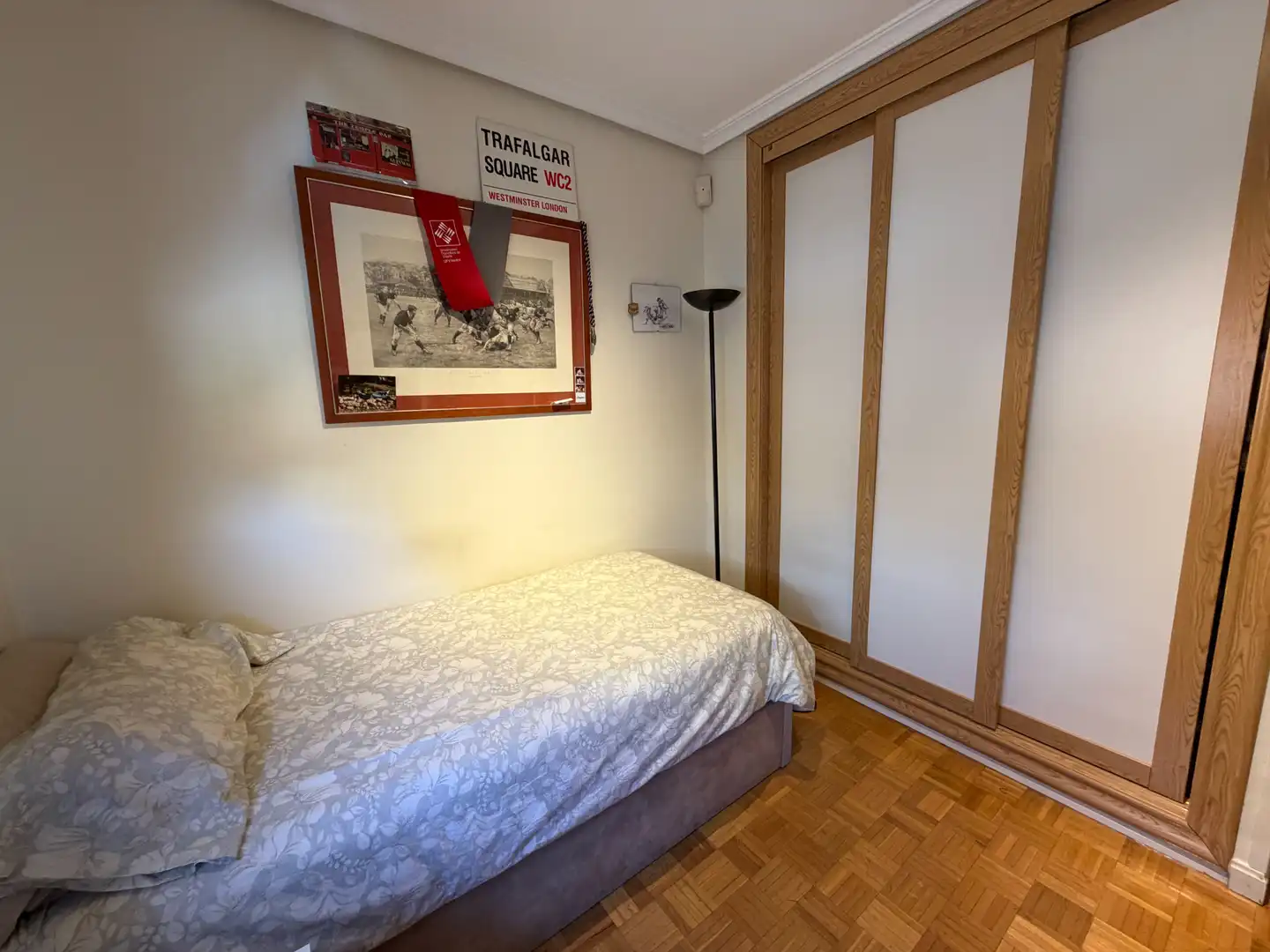 Habitación de Casa adosada en venta en Guadalajara con Calefacción