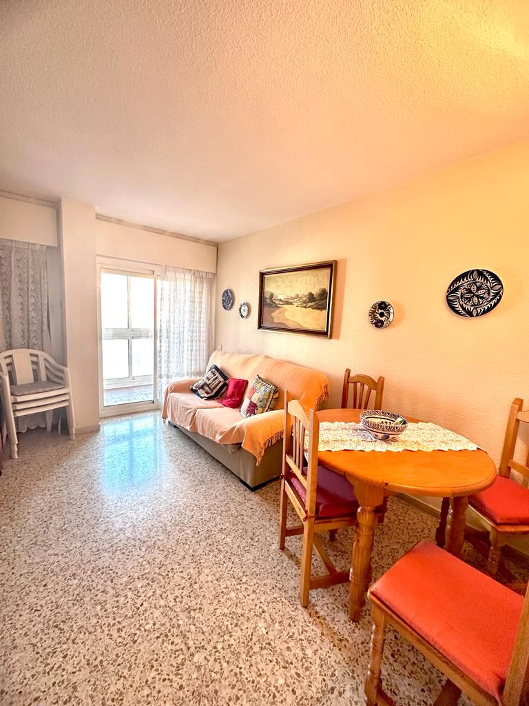 Sala de estar de Apartamento en venta en Benalmádena con Aire acondicionado, Terraza y Amueblado