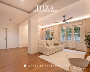 Living room of Planta baja to rent in  Madrid Capital  with Air Conditioner and Heating