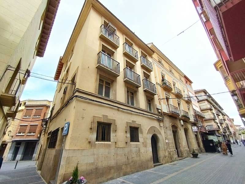 Vista exterior de Edifici en venda en Caspe