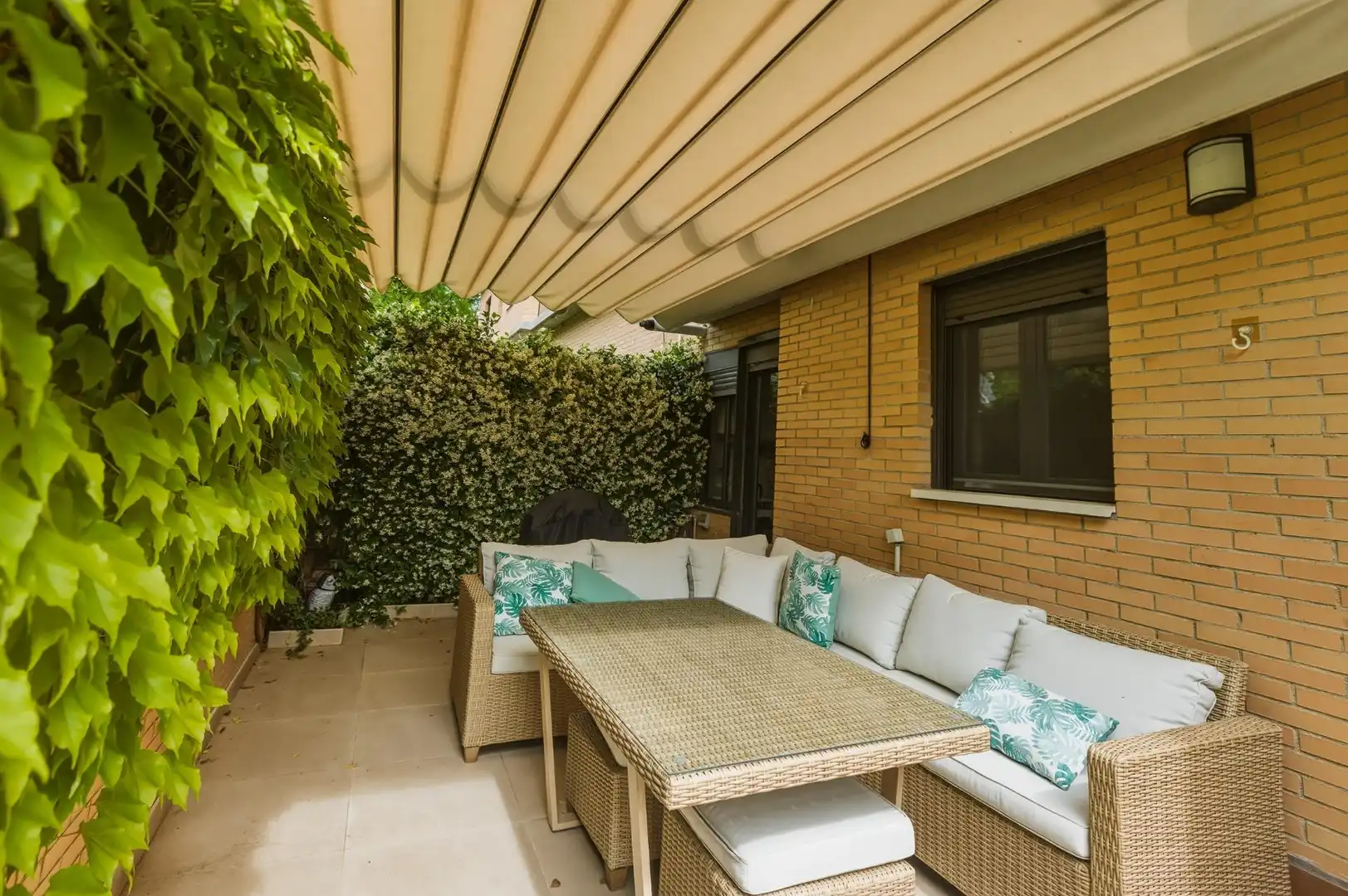 Terraza de Planta baja en venta en Madrid con Calefacción, Jardín privado y Piscina comunitaria