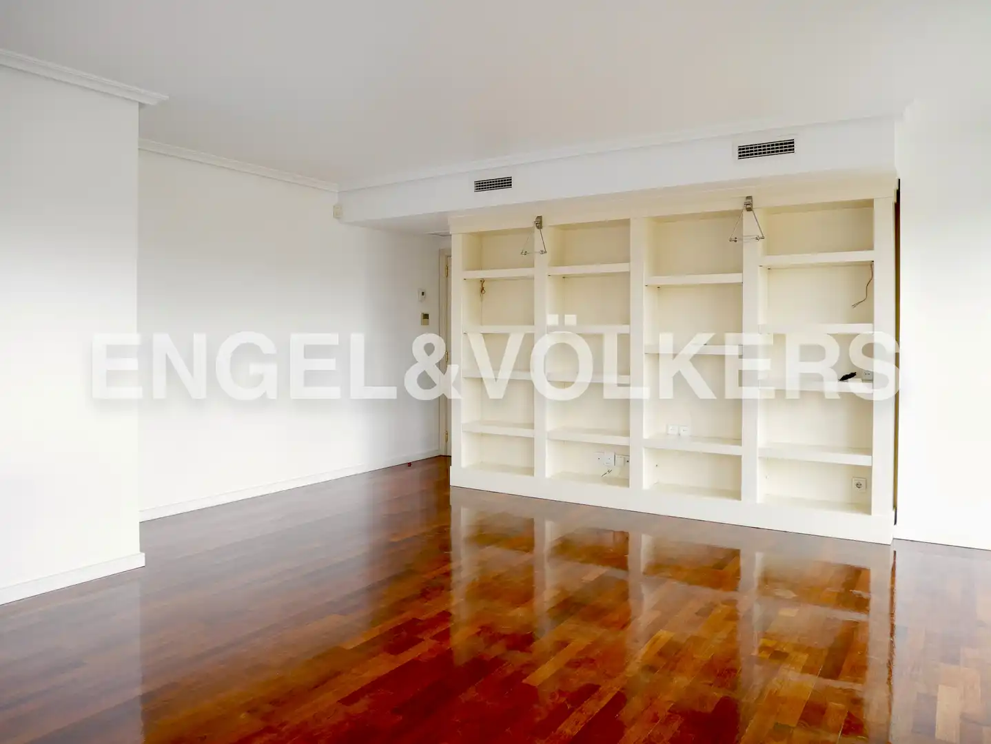 Living room of Flat for sale in Madrid  with Air Conditioner, Heating and Swimming Pool