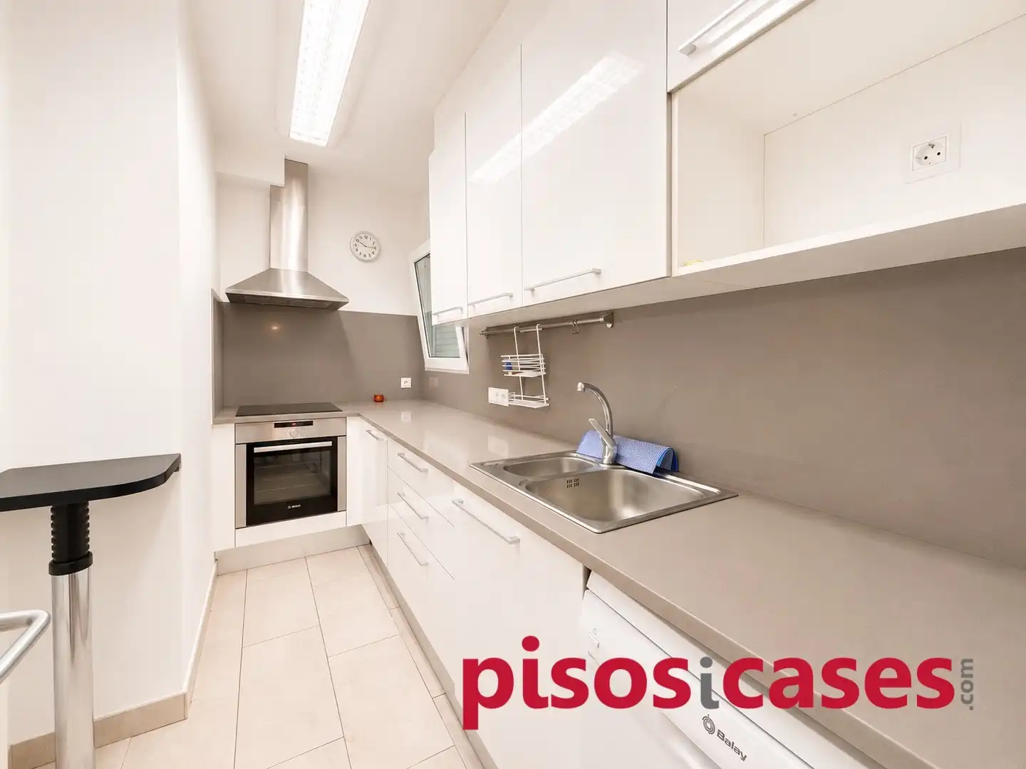 Cocina de Piso de alquiler en Vic con Calefacción, Horno y Balcón