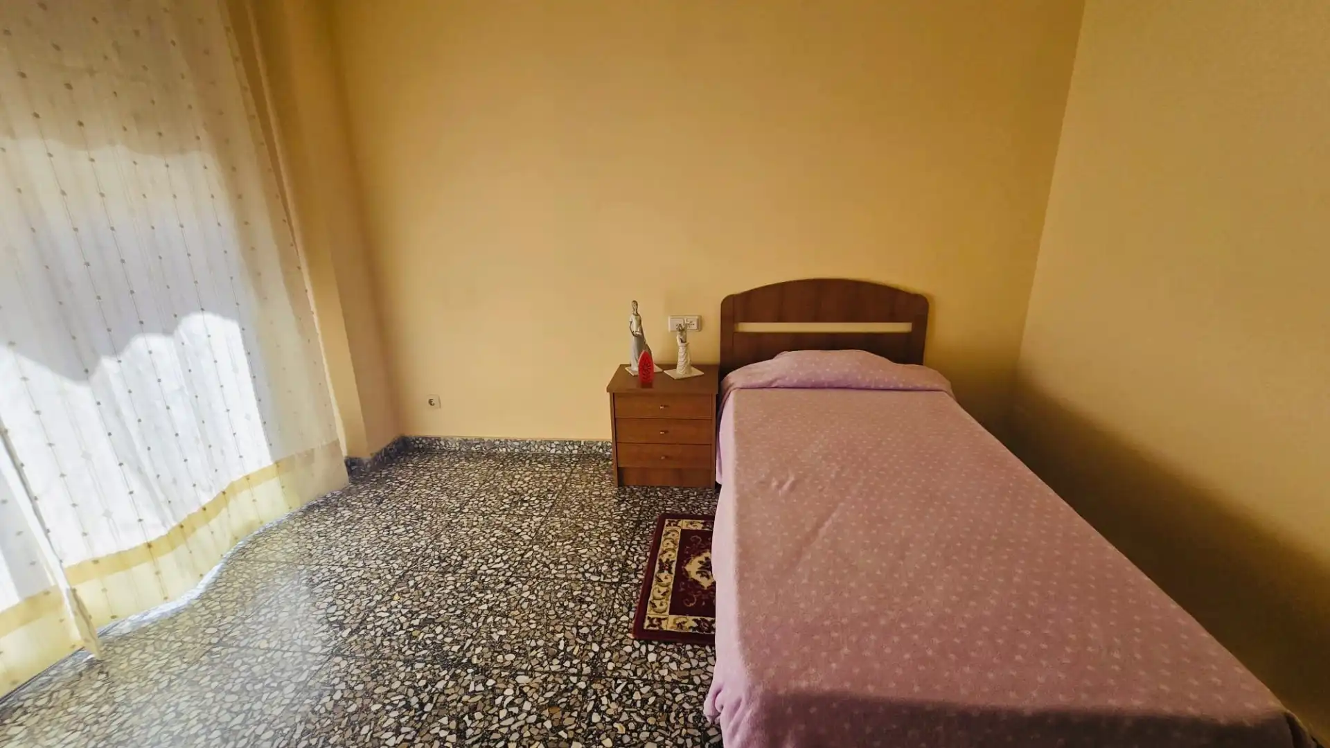 Dormitori de Pis en venda en Oliva amb Terrassa, Traster i Moblat