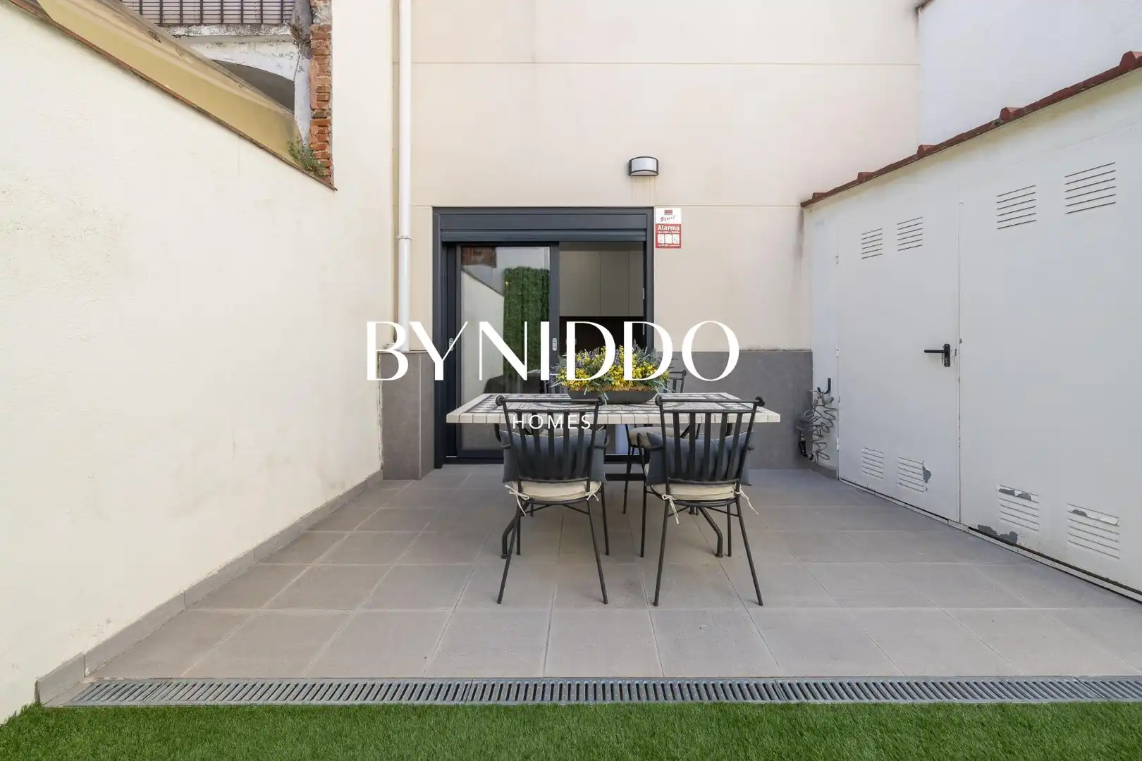 Terrassa de Casa adosada en venda en Sabadell amb Aire condicionat, Calefacció i Jardí privat
