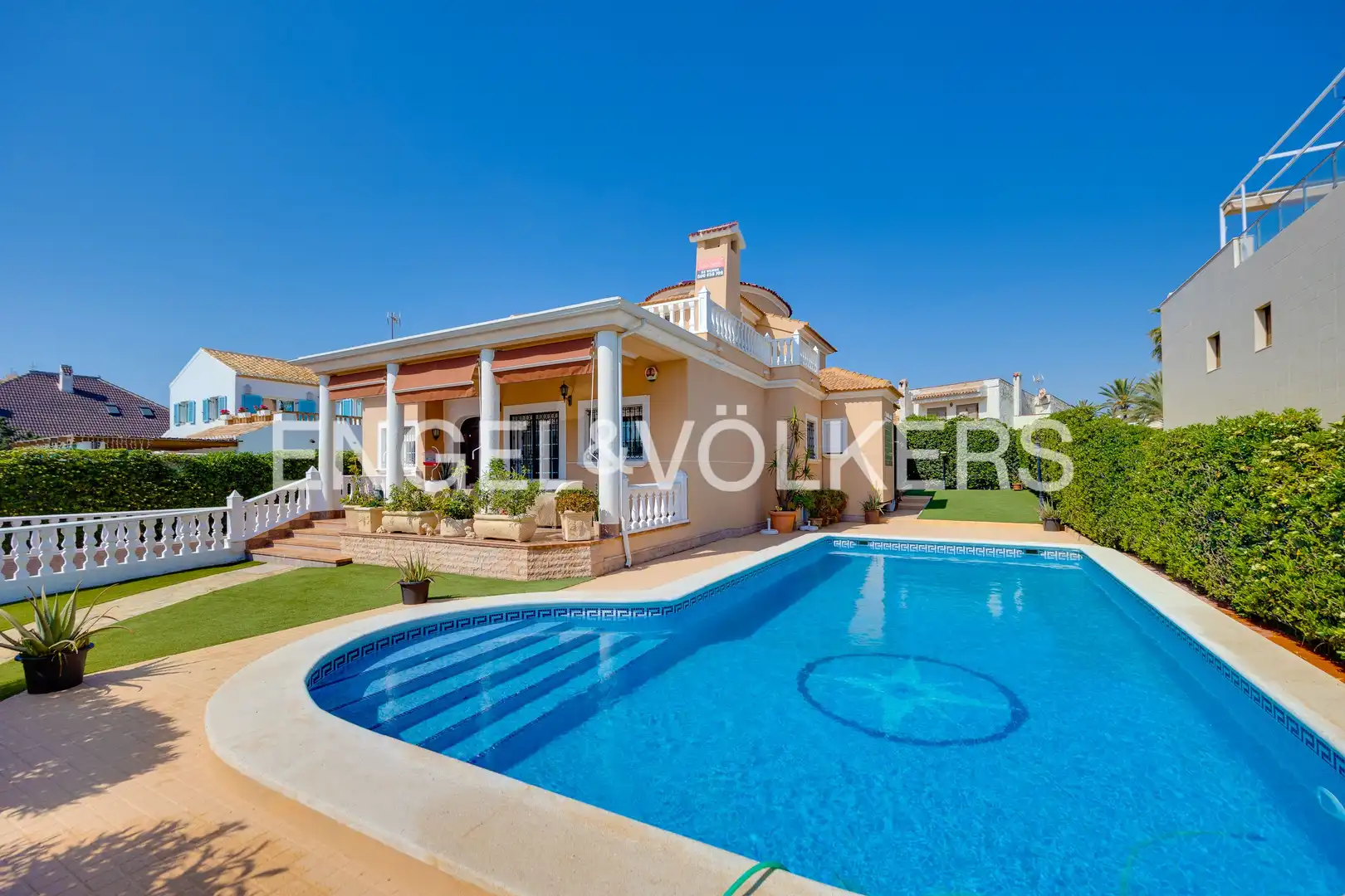Vista exterior de Finca rústica en venta en Torrevieja con Aire acondicionado, Calefacción y Jardín privado