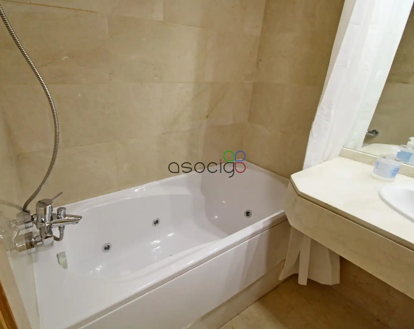 Baño de Piso de alquiler en Guadalajara con Aire acondicionado, Calefacción y Trastero