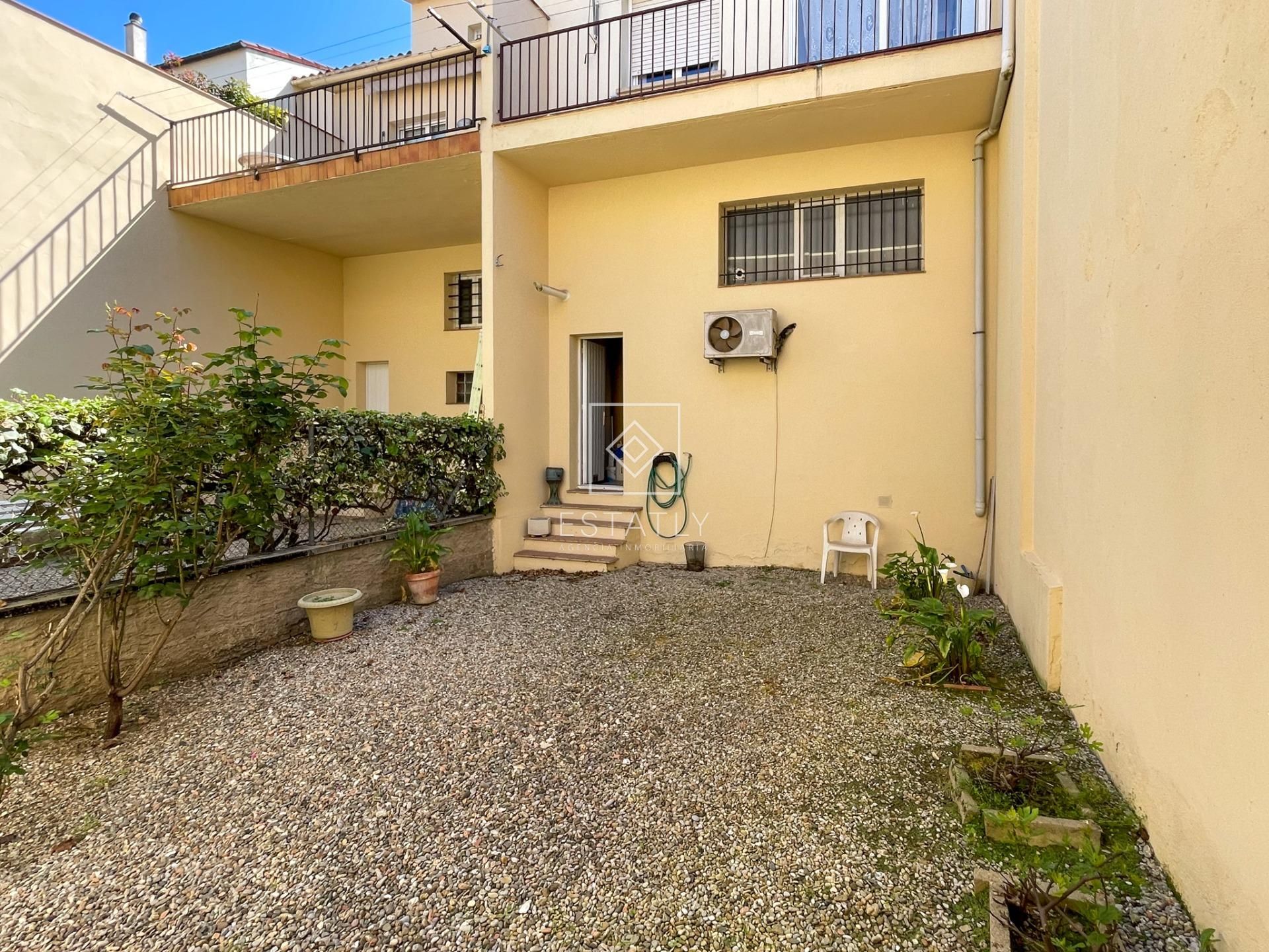 Garden of Single-family semi-detached for sale in Girona Capital  with Air Conditioner, Heating and Private garden