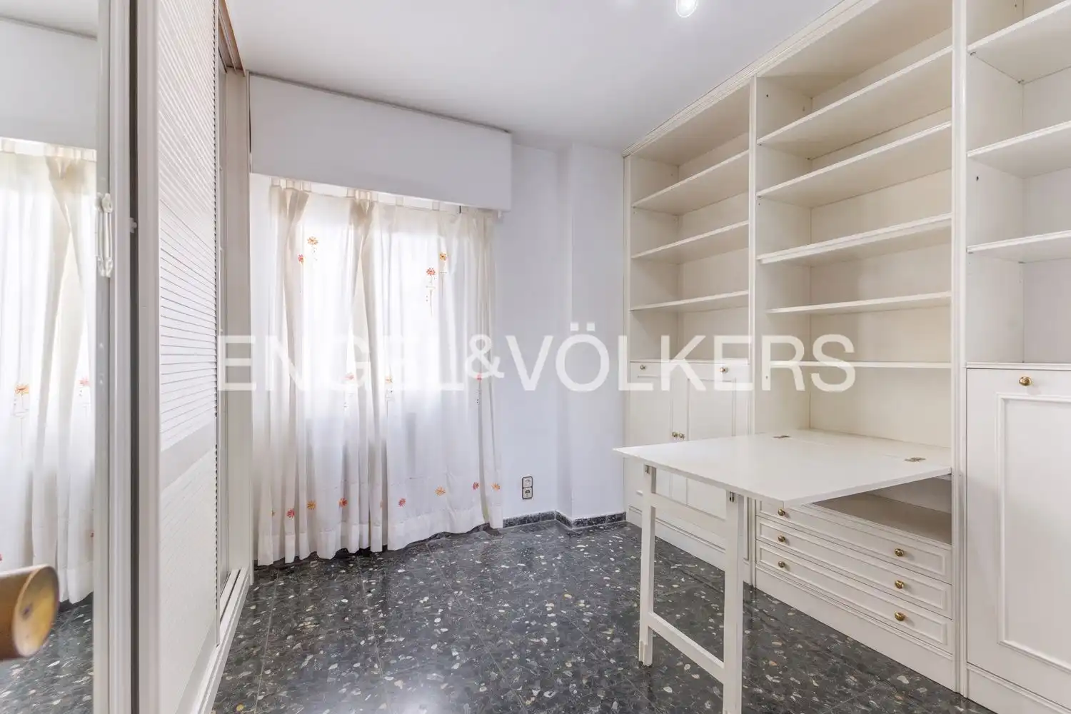 Habitación de Piso en venta en Valencia con Calefacción y Balcón
