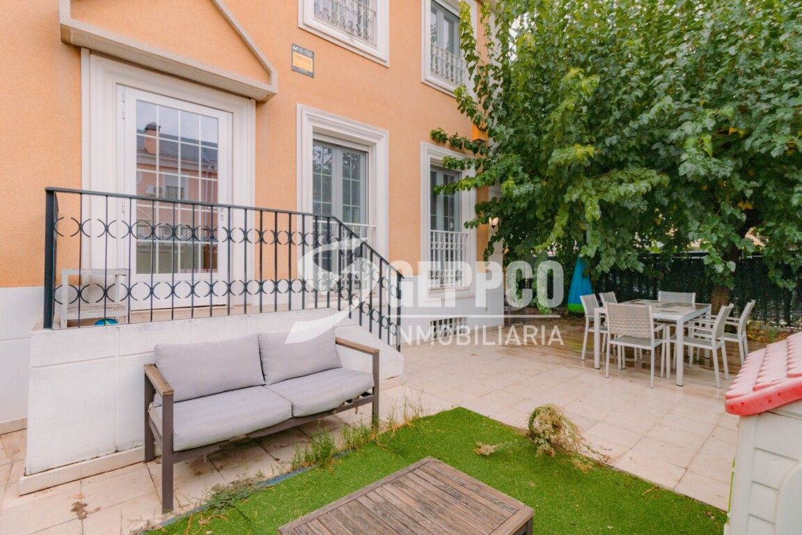 Terrace of Single-family semi-detached for sale in Torrejón de Ardoz  with Air Conditioner, Heating and Private garden