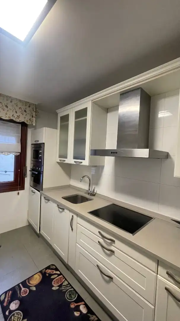 Cocina de Piso en venta en Portugalete con Calefacción, Terraza y Trastero