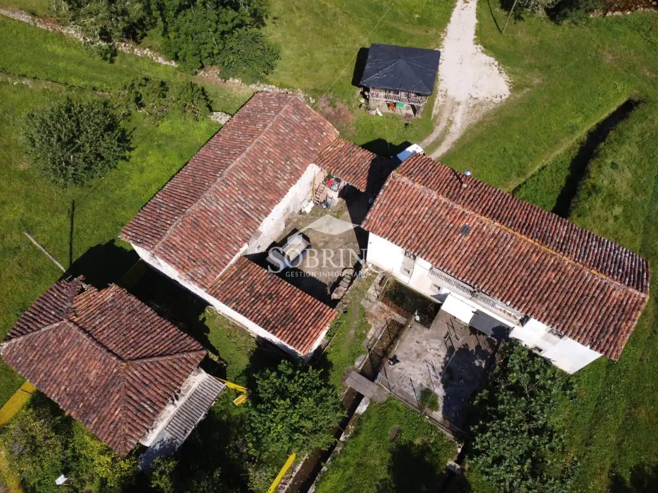 Casa rústica amb jardí en venda a Calle Mere, imagen 3