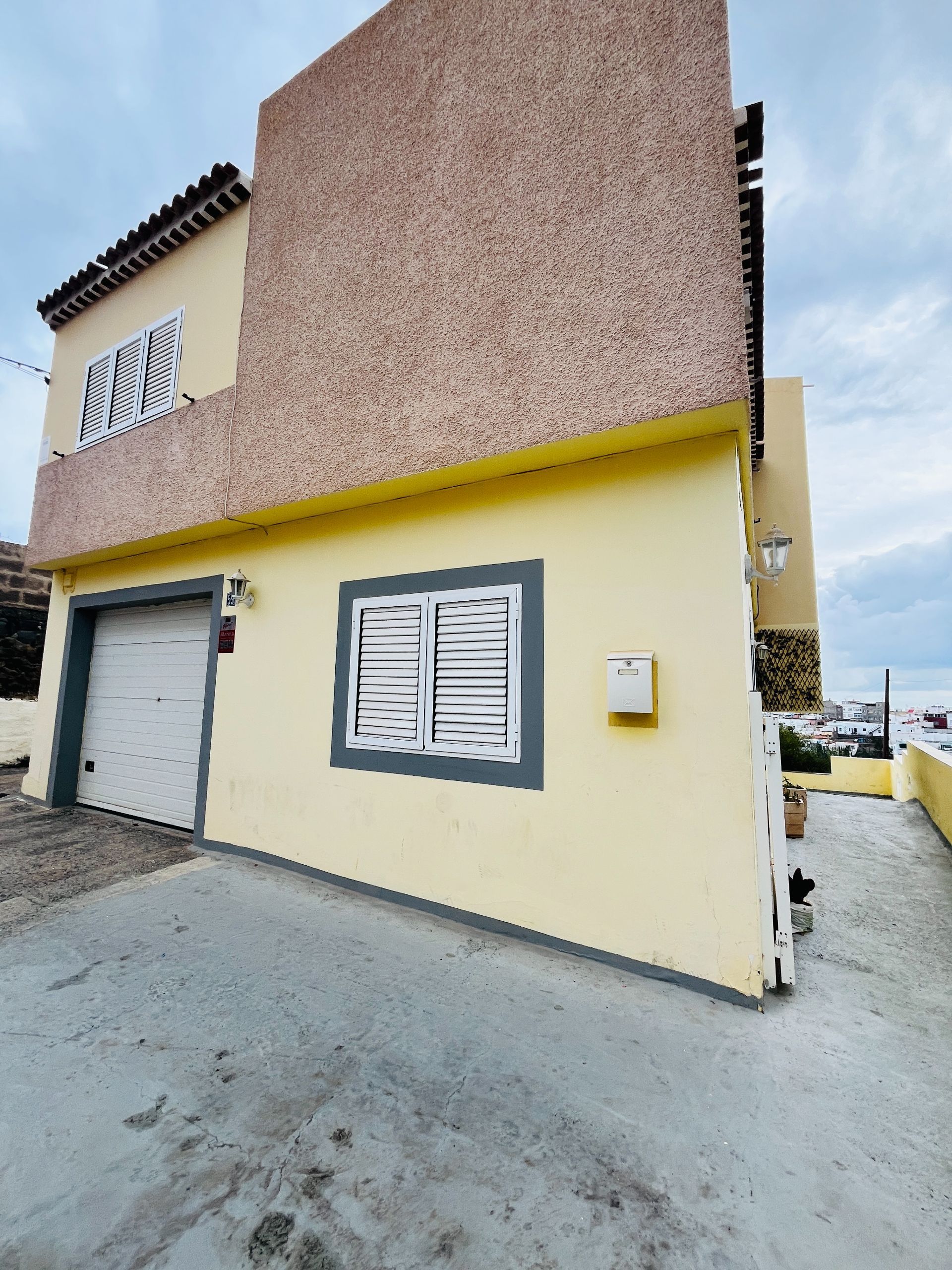 Vista exterior de Casa o xalet en venda en Arucas amb Jardí privat i Traster