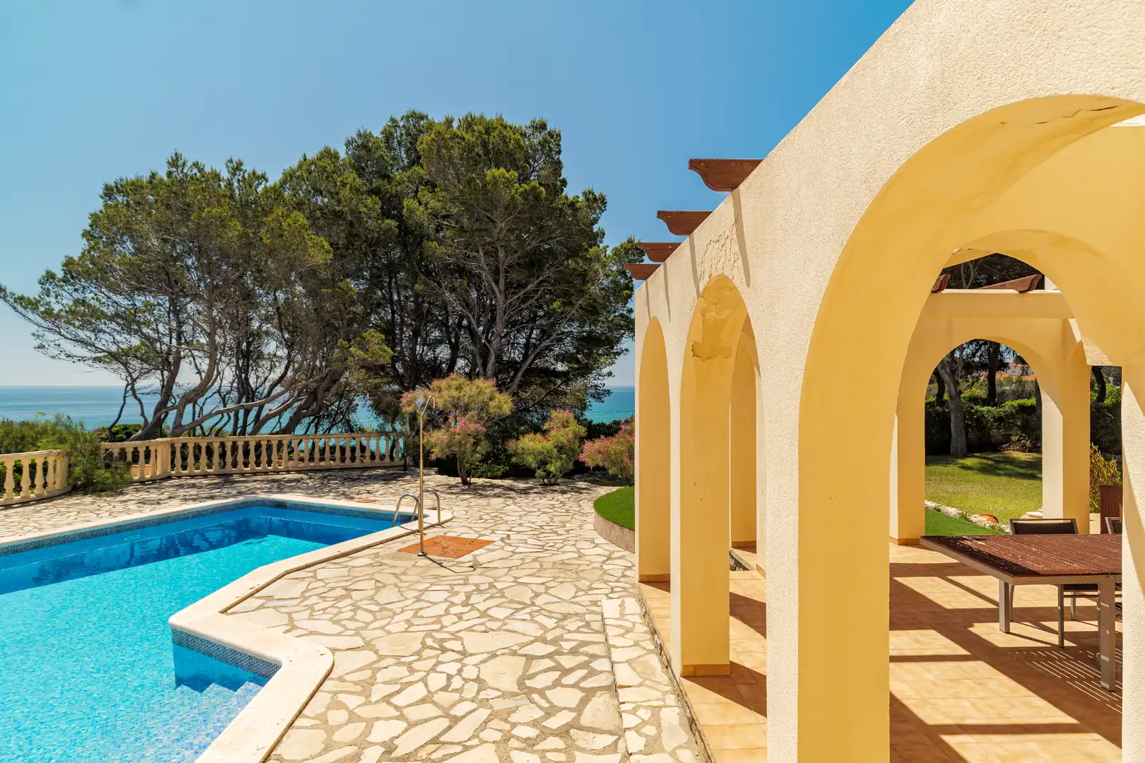 Casa con piscina en venta en Carrer de la Caleta, imagen 3