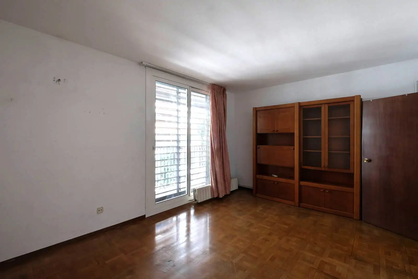 Schlafzimmer von Wohnung zum Verkauf in Barcelona mit Klimaanlage, Heizung und Ofen